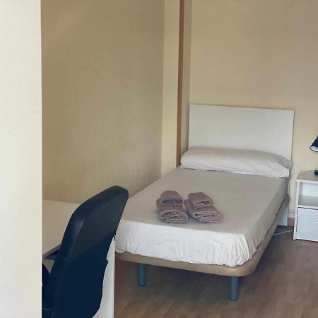 Bed and Breakfast Residencia 12 Octubre Madrid Exterior foto