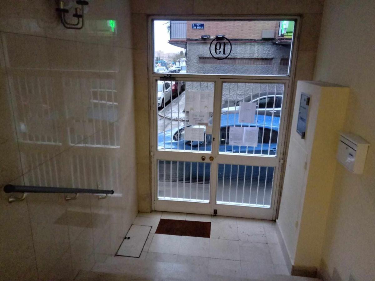 Bed and Breakfast Residencia 12 Octubre Madrid Exterior foto