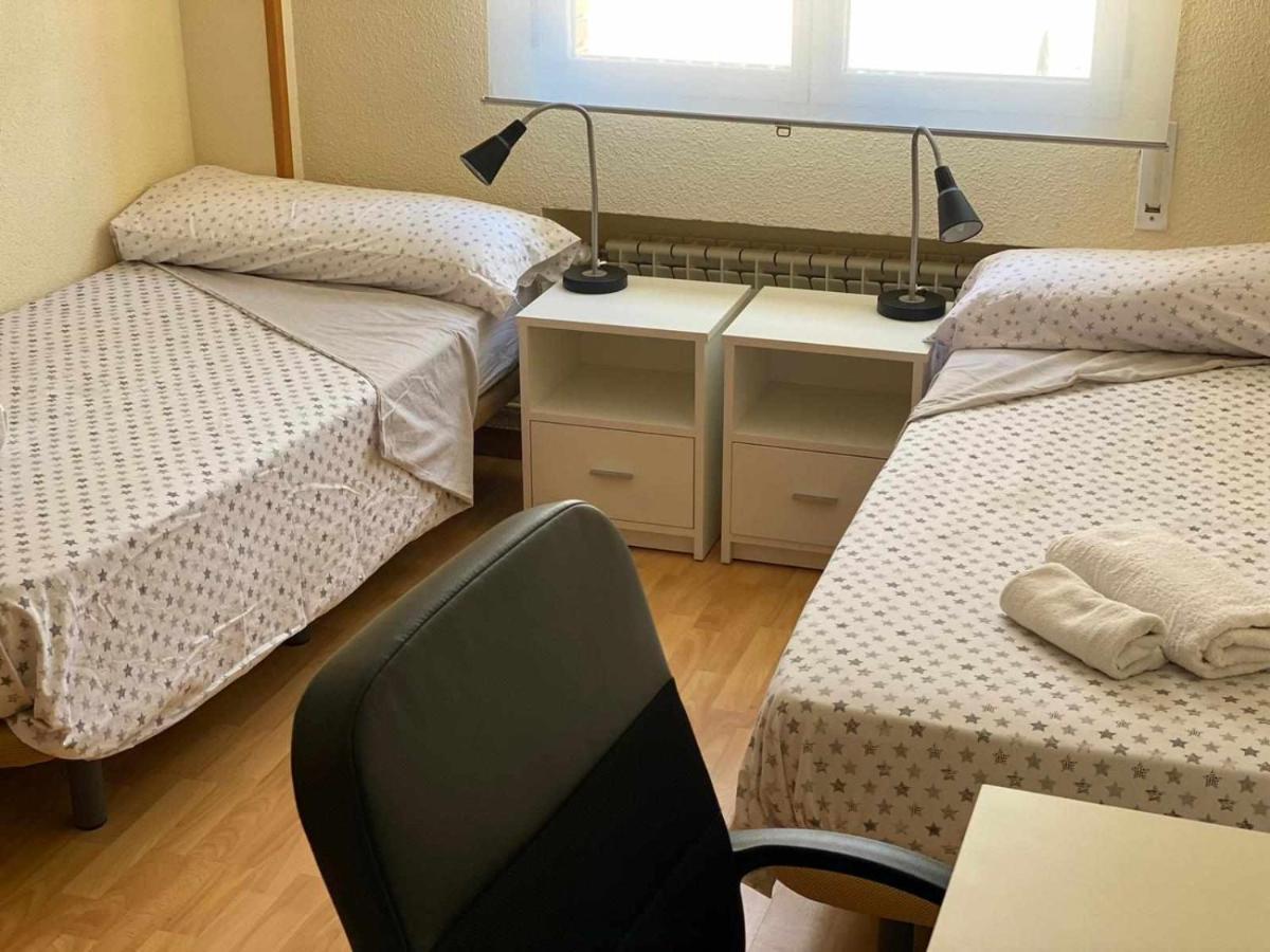 Bed and Breakfast Residencia 12 Octubre Madrid Exterior foto