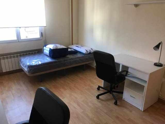 Bed and Breakfast Residencia 12 Octubre Madrid Exterior foto