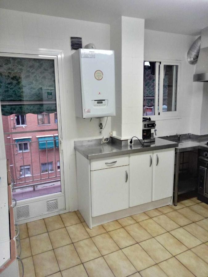 Bed and Breakfast Residencia 12 Octubre Madrid Exterior foto
